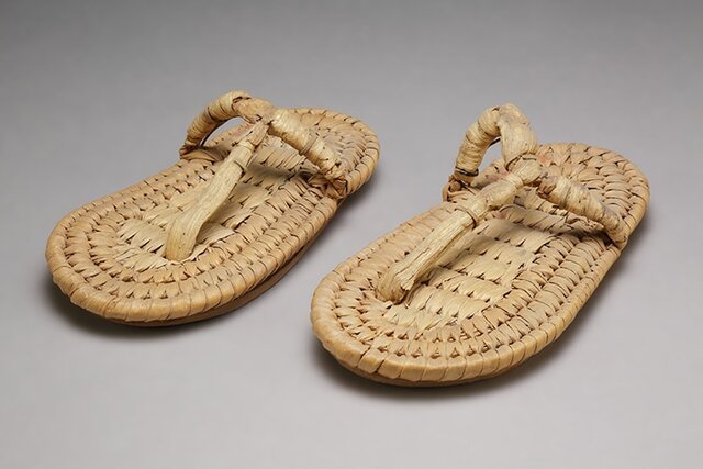 مصریان روی قبرهای خود کفش های طلایی داشتند