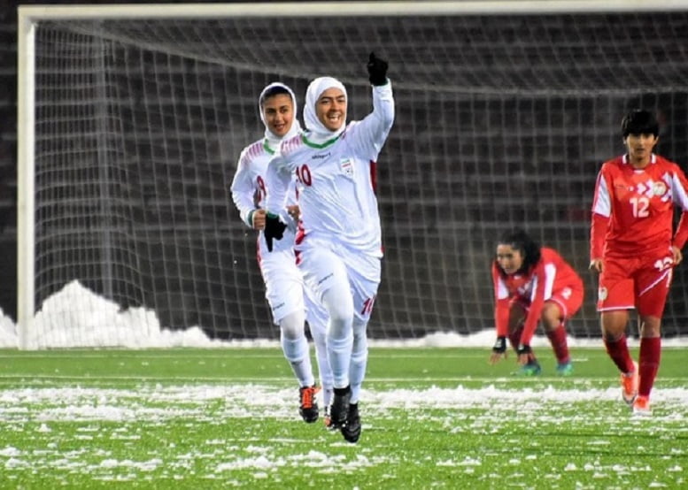                                                                                                                                                                                                            داستان هایی درباره جادوگری و فوتبال زنان ایران!                                       