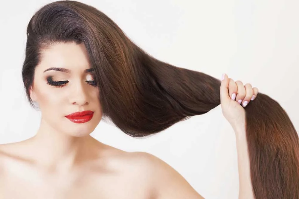 Two-phase hair spray, a miracle for dry and damaged hair