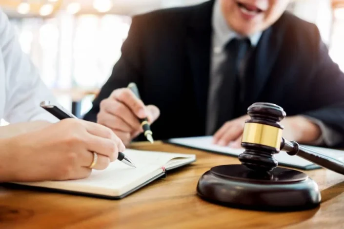 What points should we follow when choosing a good lawyer?