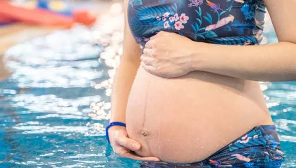 Is the swimming pool harmful for pregnant women?